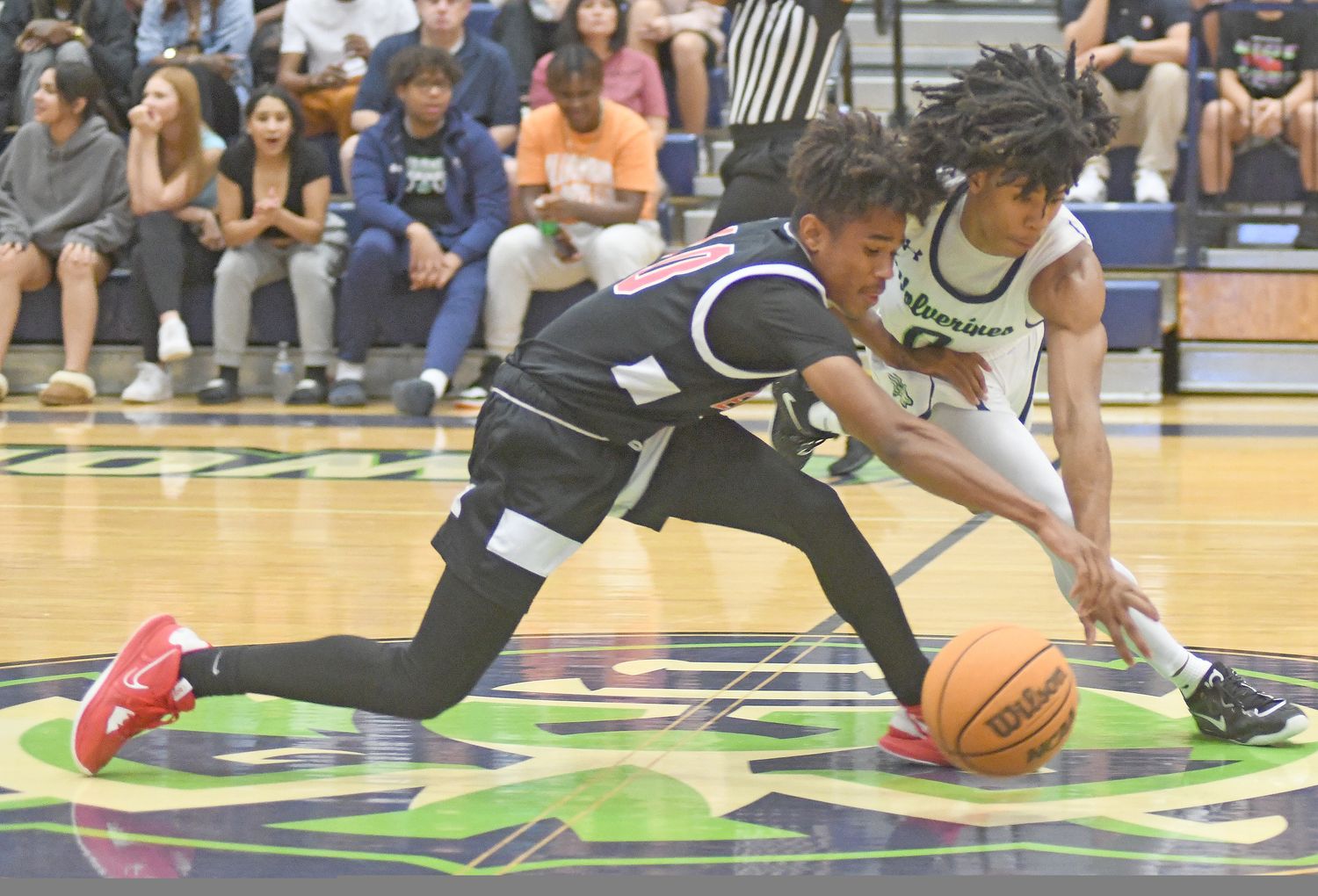 Windermere's Ta'Veon Jones (0) goes for a steal against Edgewater's Tanares Jefferson during the third quarter of Windermere's 83-75 victory. Jones tallied game-highs in points (26) and rebounds (11), while Jefferson had a team-high 21 points.